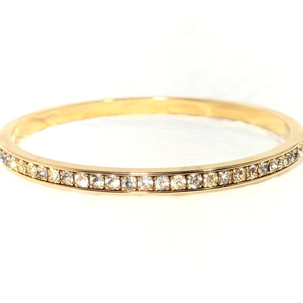 BRACELET - GOLD-TONE CIRCLE with 69 RHINESTONES. - Picture 2 of 6
